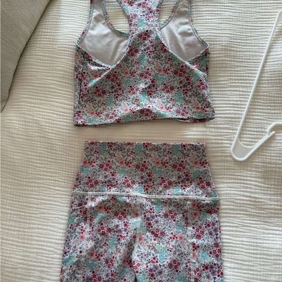 Floral pattern work out set - Picture 2 of 4